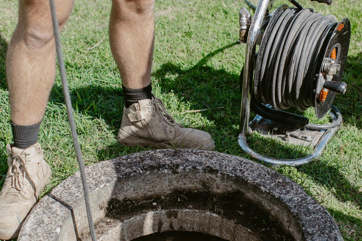 Rodding an open sewer inspection shaft