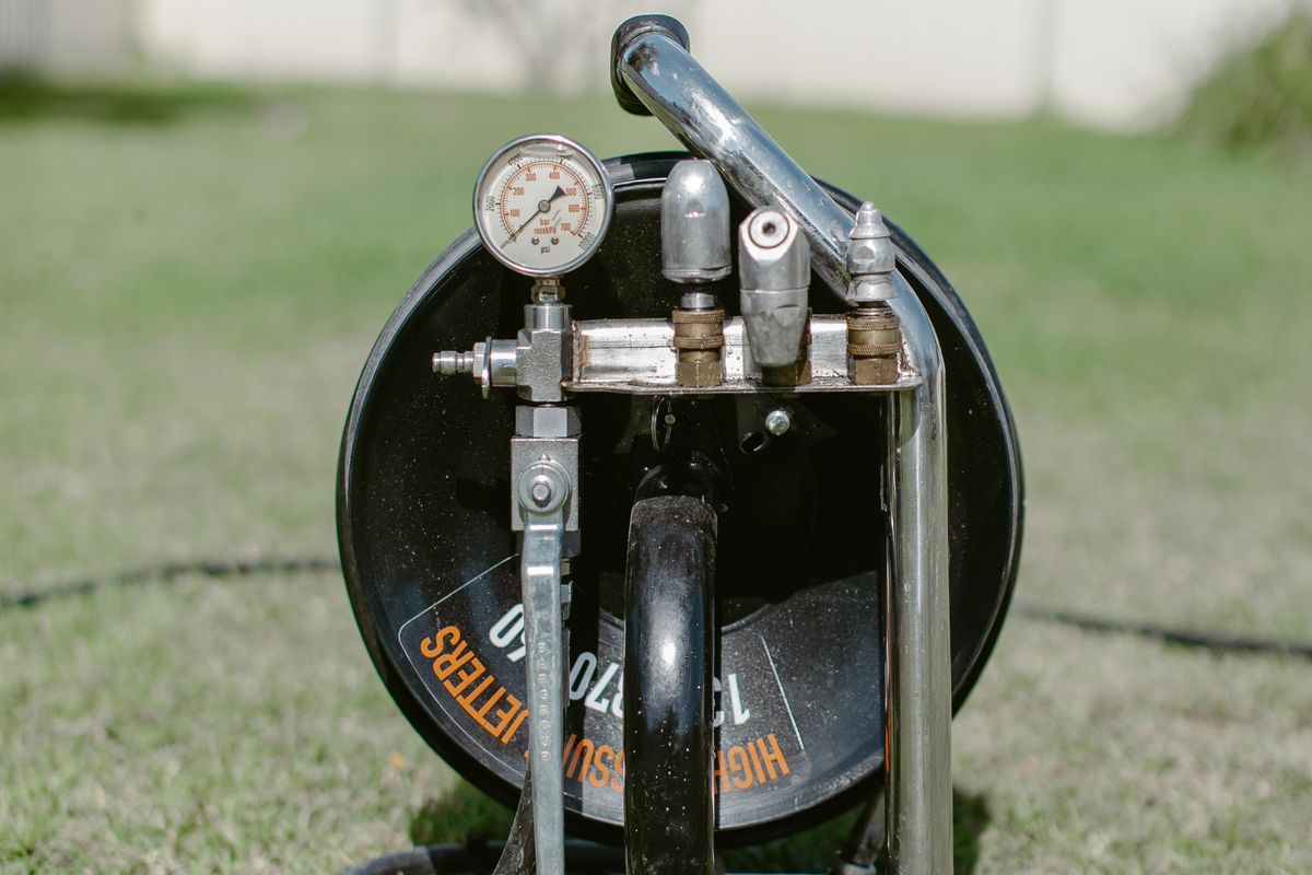 High pressure drain jetting unit